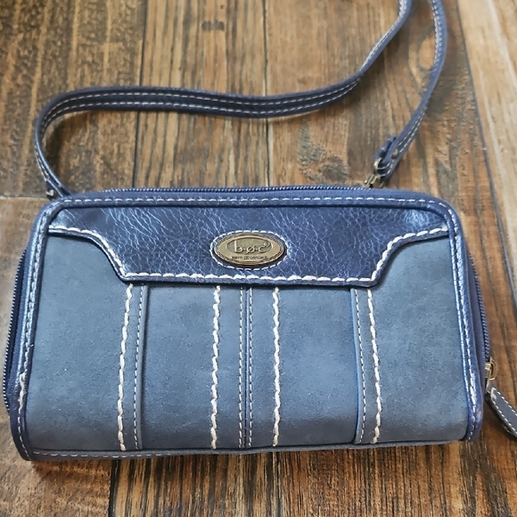 boc Navy and Light Blue Wristlet Clutch With Crossbody Strap - Picture 2 of 9